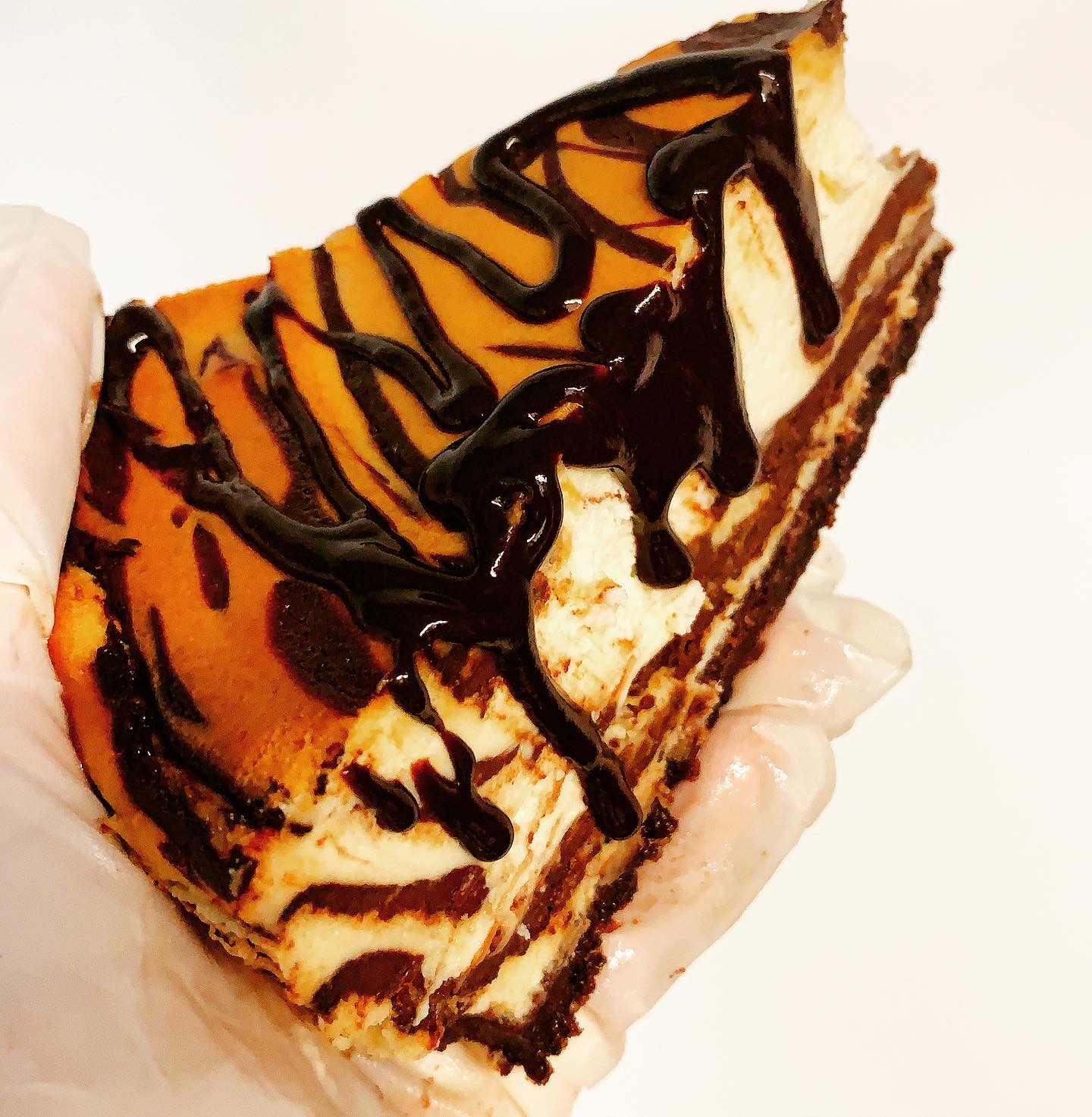 Caramel chocolate cheesecake